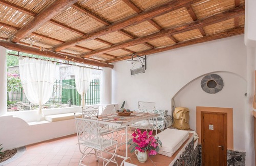 Leni House | Bilocale Verde Rosa in Salina Aeolian Islands to 900 meters from the sea