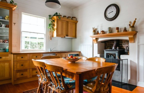 Flinders House | Bimbi of Flinders - Set in Park-like Garden