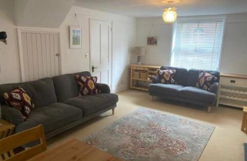 Topsham House | Bimble Cottage-2 beds-Gorgeous Sunny Garden