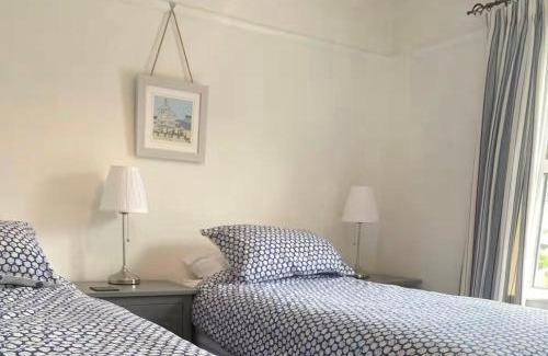 Topsham House | Bimble Cottage-2 beds-Gorgeous Sunny Garden