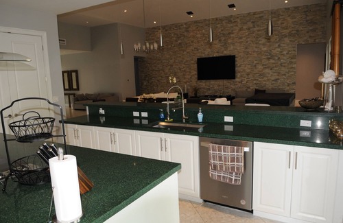 Alice Town House | Bimini Bay Island, Luxury 5 bedrooms, 70 ft dock space across from Hilton