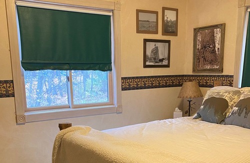 Birchwood Cabin | Birchwood Haven - Executive Retreat Perfect for Larger Groups
