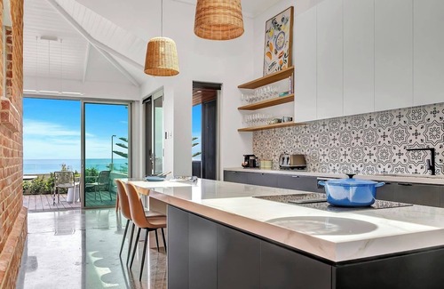Henley Beach House | Birdy Beach House An Idyllic Oceanfront Lifestyle