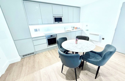 Birmingham City Centre Apartment | Birmingham Central Modern Stay at Chinese Square Free WiFi