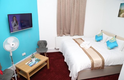 Birmingham City Centre Apartment | Birmingham Central Station Apartment (Studio 3)