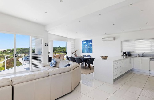 Anna Bay House | Birubi Beach Waterfront