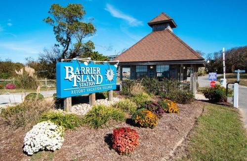 Duck Condo | BIS-Duck Resort - Spacious 2BR/2BA with Pool, Courtyard, Ocean View