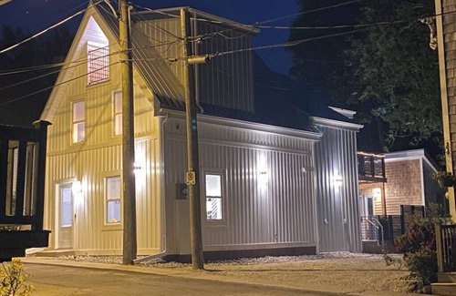 Charlottetown House | Bishop House, Sleeps 8, Downtown with Hot Tub!