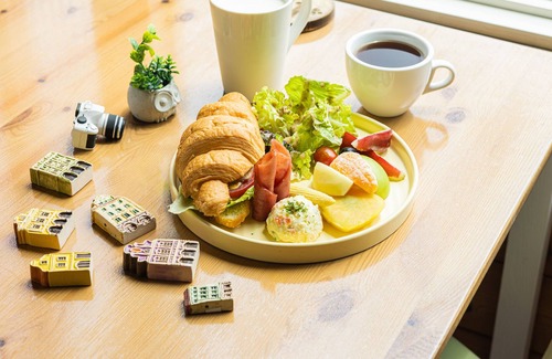 Yuchi Bed & Breakfast | Bishui Shanju Lakeside B&B