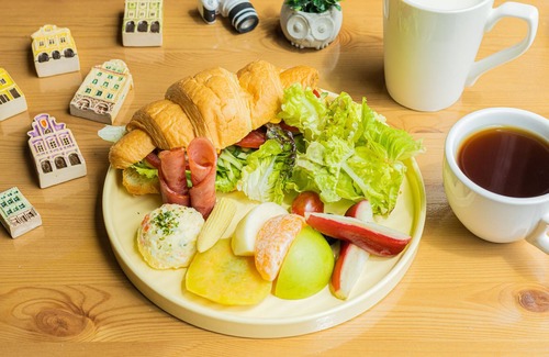 Yuchi Bed & Breakfast | Bishui Shanju Lakeside B&B