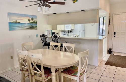 Trailer Estates Apartment | BK-near Beaches and IMG, Pool, Tennis, Pickleball, Shorewalk condo 2 Bedroom/2 Bath lake view