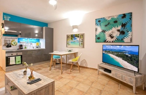 Orient Bay Apartment | Blue Bay apartment, close to shops and Orient Bay beach