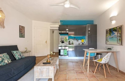 Orient Bay Apartment | Blue Bay apartment, close to shops and Orient Bay beach