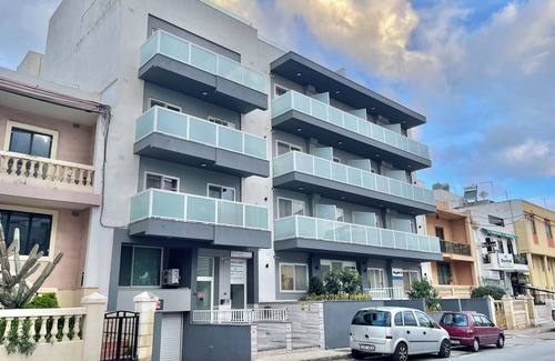 Swieqi Apartment | Black 9: Studio Apartment in St. Julian's