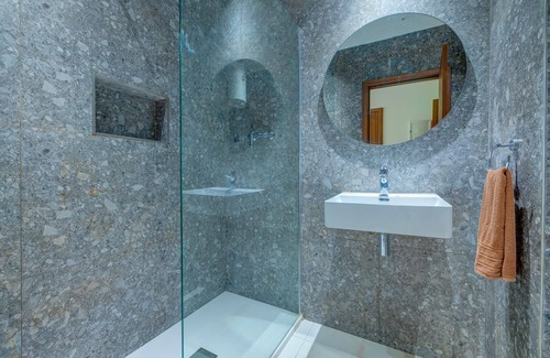 Swieqi Apartment | Black 9: Studio Apartment in St. Julian's