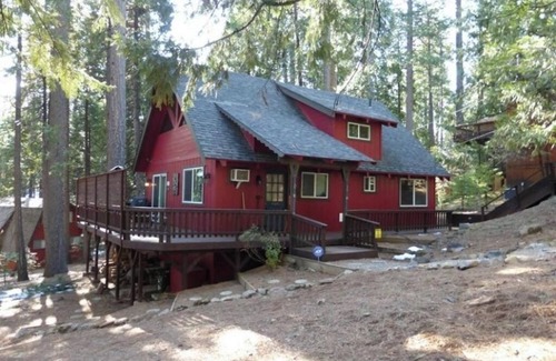 Arnold House | Black Bear Den ~ Access to Private Lake! Heat and AC