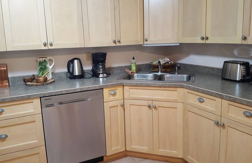 Bozeman Apartment | Black Bear Inn,Bridger views, E. Gallatin river access via cherry creek ponds.