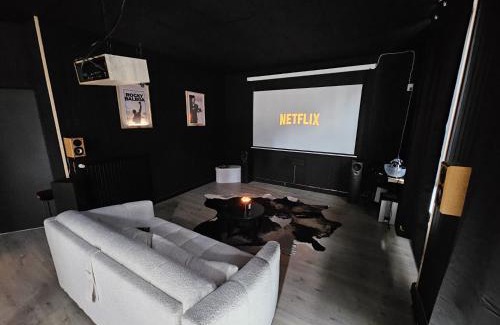 Epinal Apartment | BLACK BOX CINEMA appartement avec balnéo