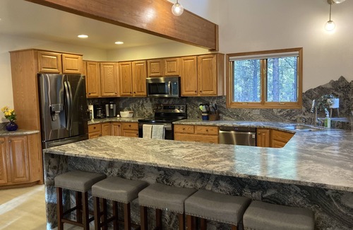 Black Butte Ranch House | Black Butte Style & Comfort Close to Glaze Meadow Rec Center-4 bedrooms + loft