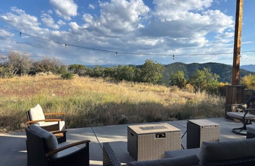 Cimarron House | Black Canyon 4BR OffGrid Retreat Crawford Colorado Spacious 4-bedroom house