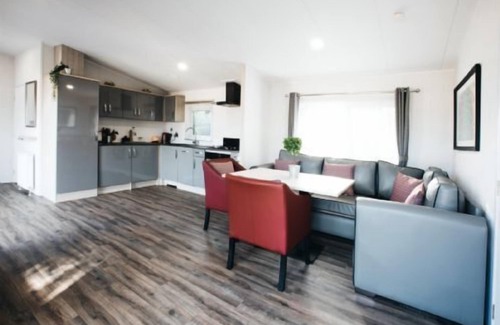 Lincoln Cottage | Black Edition Lodge - Unit 8 - a lodge that sleeps 8 guests in 3 bedrooms