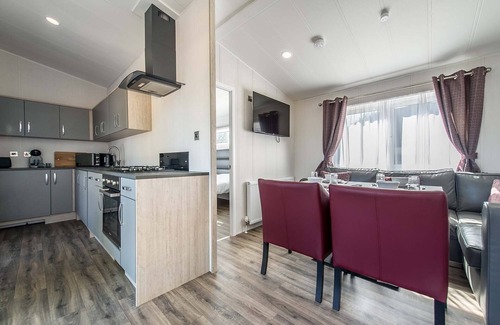 Lincoln Cottage | Black Edition Lodge - Unit 33 - a lodge that sleeps 8 guests in 3 bedrooms