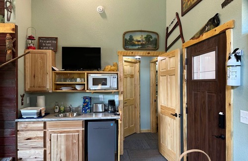 Hill City Cabin | Black Hills Home Cabins—ELOOSIVE MOOSE—in Hill City, near Lake, Mickelson Trail!