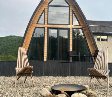 Yaremche Ski Chalet | Black Pepper