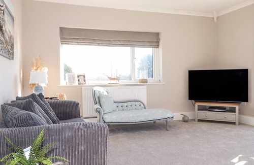 Morfa Bychan Apartment | BLACK ROCK FIRST FLOOR APARTMENT in Porthmadog