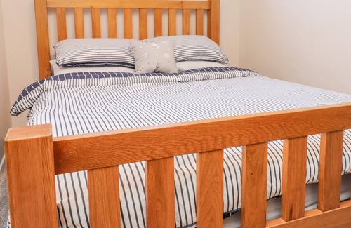 Morfa Bychan Apartment | BLACK ROCK GROUND FLOOR APARTMENT, pet friendly in Morfa Bychan