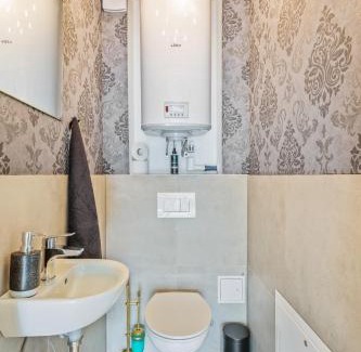 Schwarzlackenau Apartment | Black Suite - Whirlpool Terrace - free parking - WiFi