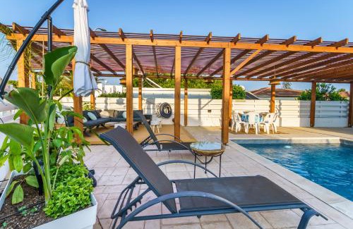 Pervolia Villa | Black Swan Villa