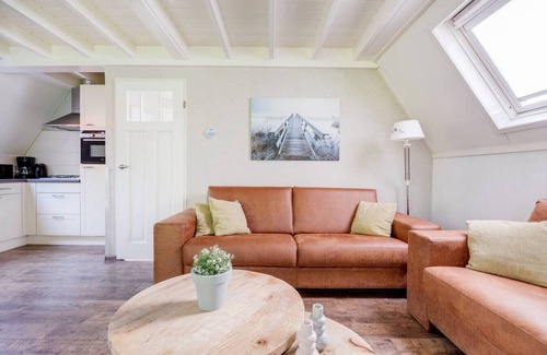 Zwiggelte House | Blackbird I Restful Accomodation with Garden Area