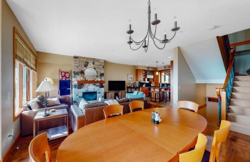 Big White Ski Resort House | Blacksmith Lodge 4