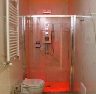 Historical Center House | BlackWoody Contemporary Rooms - Napoli Centro Storico Via Toledo