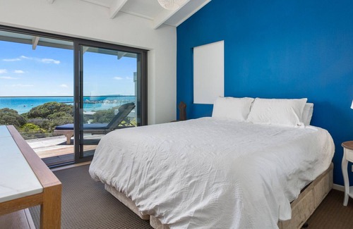 Blairgowrie House | Blairgowrie Views - opposite the bay beach with views, spa and large yard
