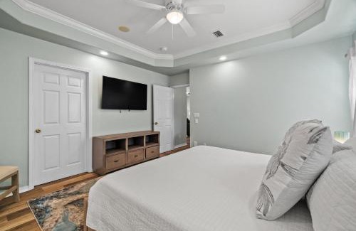 Avalon Beach Estates House | Blanc Bao With Pool And Pickleball