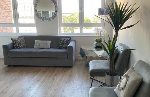 Colchester Apartment | Blanco Uno