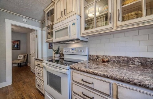 Lebanon House | Bland Avenue Bungalow - charming home built in 1937, centrally located