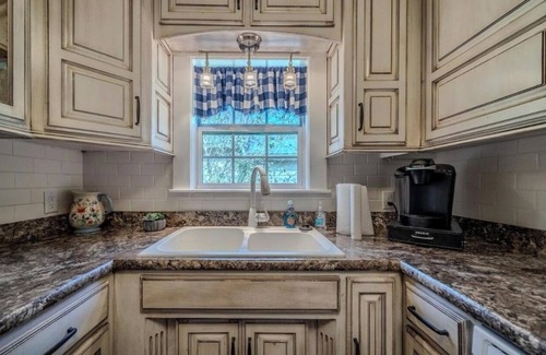 Lebanon House | Bland Avenue Bungalow - charming home built in 1937, centrally located