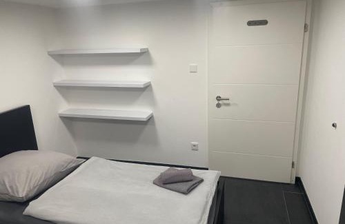 Rhein-Erft-Kreis District Apartment | Blauer Stein 7a Doppelzimmer 03 - 2 Betten