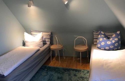 Mainstockheim House | Blaues Zimmer, -keine Wohnung, keine Küche-mit grossem Balkon, Bad ist ein Traum, nur 50 Schritte zum Radweg am Main