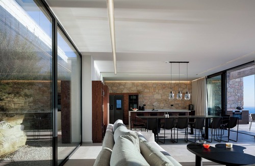 Gerani Villa | Blending Modern Architecture with the Calm of Nature: by etouri