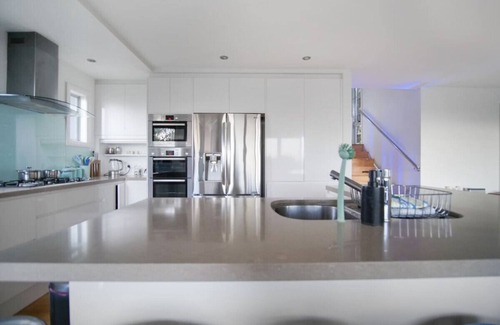 Vincentia House | Blenheim Beauty - 3 Bdrm Home with Spa