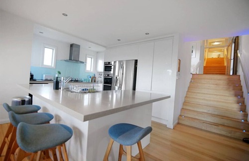 Vincentia House | Blenheim Beauty - 3 Bdrm Home with Spa