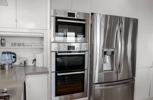 Vincentia House | Blenheim Beauty - 3 Bdrm Home with Spa