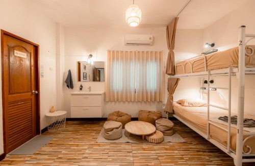Thong Sala Hostel | Blessings Home & Café
