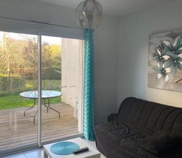 Salies-de-Bearn Apartment | Bleu Lagon-T2 en RDC proche centre ville avec terrasse labellisé PMR