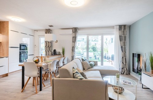Quartier Administrations Apartment | Bleuprovence et Spa - Appt 3 étoiles baignoire balnéo terrasse à Nîmes