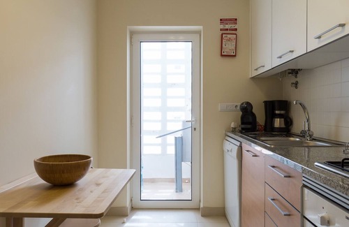 Canada Apartment | Blige Green Apartment, pool, AC, balcony